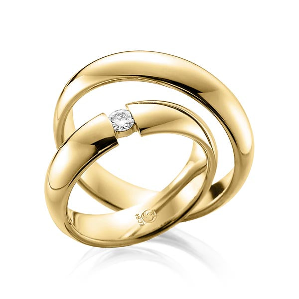 paar_trauringe_eheringe_gelbgold
