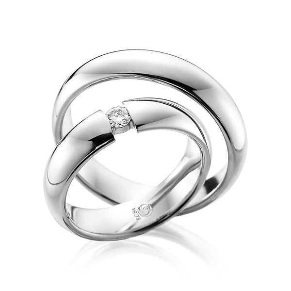 paar_trauringe_eheringe_weissgold